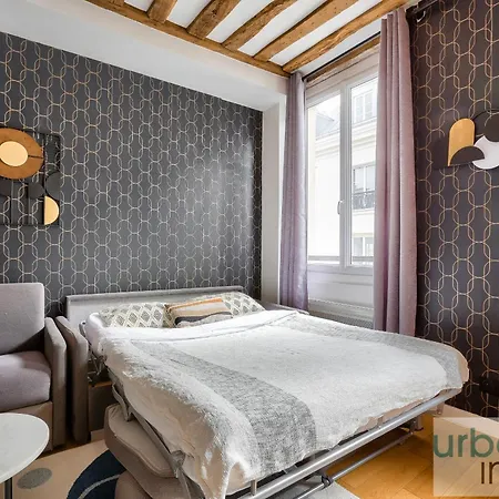 Urban Flat 96 - 1 Bedroom Aboukir Apartment